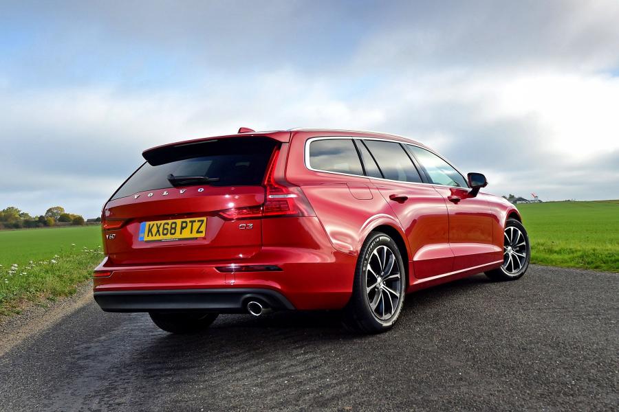  Volvo V60 D3 Momentum 2018 года  (UK) (фото 8 из 13)